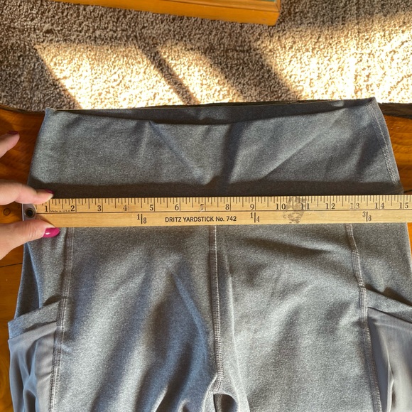 Fabletics gray on-the-go leggings - size L - Picture 3 of 3